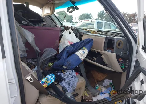 2001 Chevrolet Tahoe Lt z USA, uszkodzony, nr VIN 1GNEC13T41R211327